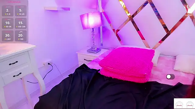 Snapshot of samy__milf chatting on December 13, 2025, 8:04 pm samy milf online show from December 13, 2025, 8:04 pm