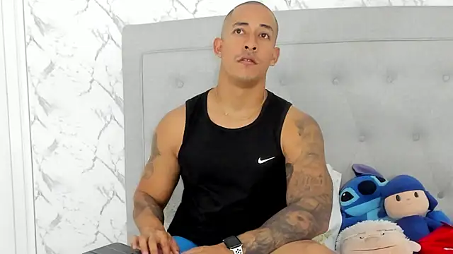 luigiferrara online show from March 18, 2025, 12:51 am