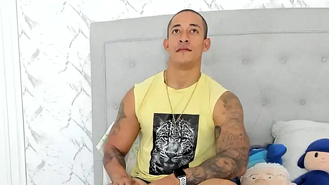 luigiferrara online show from March 16, 2025, 2:10 am