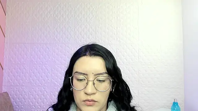 Violetaa diazz online show from September 15, 2025, 9:04 pm