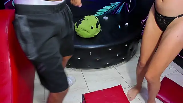 Snapshot of Living_room chatting on February 18, 2026, 11:34 pm Living room online show from February 18, 2026, 11:34 pm