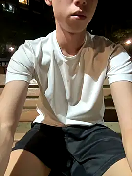 Snapshot of Benson18y chatting on October 1, 2025, 4:00 pm Benson18y online show from October 1, 2025, 4:00 pm