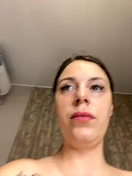 Lola Hale online show from November 21, 2025, 6:07 pm