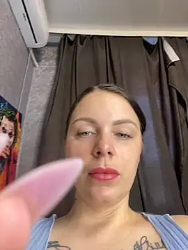 Lola Hale online show from April 22, 2026, 6:42 am