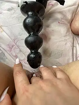 Lola Hale online show from April 21, 2026, 6:03 pm