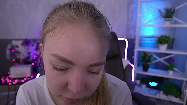 EmilySunshineS online show from December 4, 2025, 2:05 pm