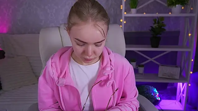 EmilySunshineS online show from March 6, 2026, 6:52 am