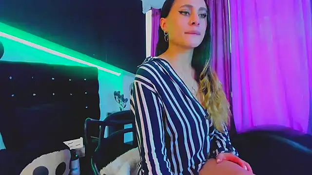 Snapshot of Coral_Gibson chatting on March 20, 2025, 6:31 pm Coral Gibson online show from March 20, 2025, 6:31 pm