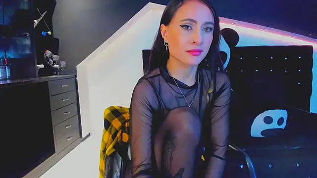 Snapshot of Coral_Gibson chatting on March 22, 2025, 12:35 pm Coral Gibson online show from March 22, 2025, 12:35 pm