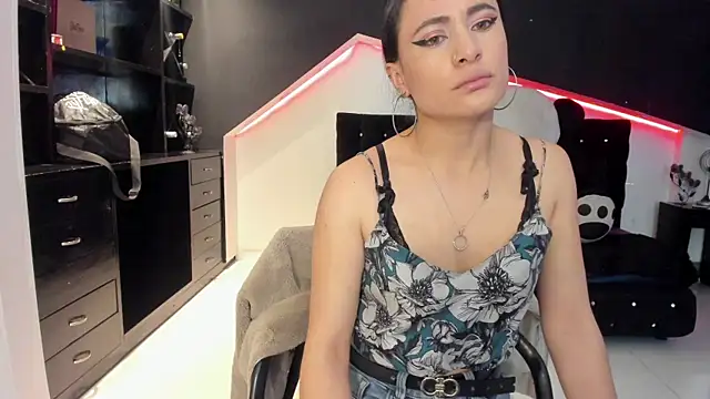 Snapshot of Coral_Gibson chatting on September 11, 2025, 12:38 pm Coral Gibson online show from September 11, 2025, 12:38 pm