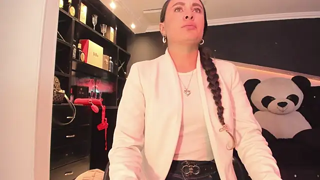 Coral Gibson online show from July 17, 2026, 2:25 pm