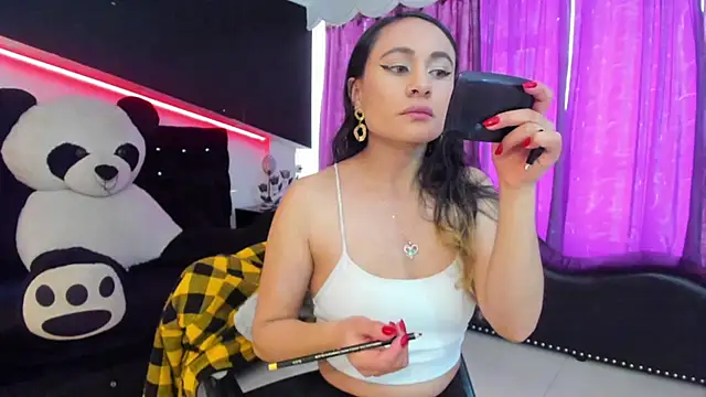 Snapshot of Coral_Gibson chatting on September 22, 2025, 12:33 pm Coral Gibson online show from September 22, 2025, 12:33 pm