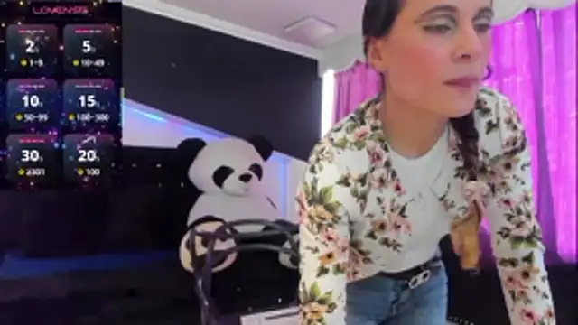 Coral Gibson online show from November 1, 2025, 1:05 pm