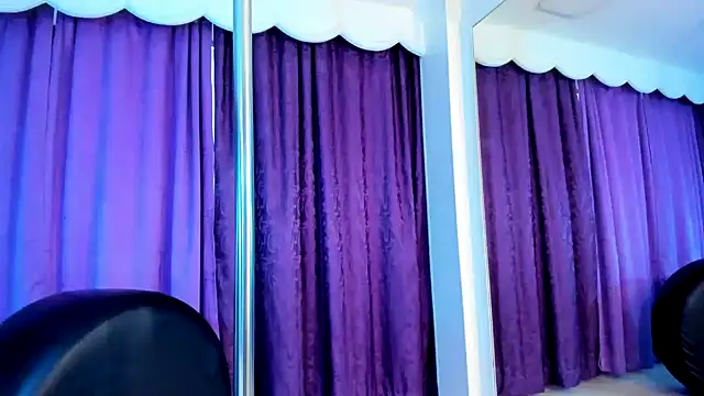 Snapshot of Coral_Gibson chatting on February 27, 2025, 9:36 pm Coral Gibson online show from February 27, 2025, 9:36 pm