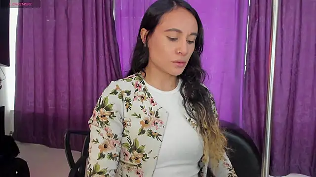Snapshot of Coral_Gibson chatting on October 2, 2025, 1:14 pm Coral Gibson online show from October 2, 2025, 1:14 pm