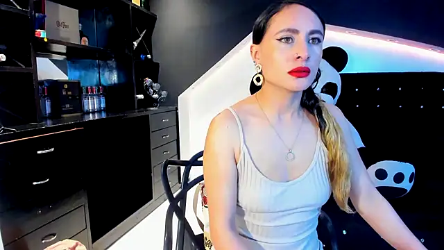 Snapshot of Coral_Gibson chatting on March 4, 2025, 12:33 pm Coral Gibson online show from March 4, 2025, 12:33 pm