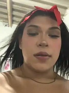 miavalentinaaa online show from August 5, 2026, 3:55 am