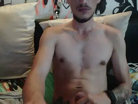 roystonee01 online show from October 19, 2025, 9:56 am