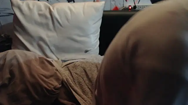 Snapshot of roystonee01 chatting on February 7, 2026, 8:33 am roystonee01 online show from February 7, 2026, 8:33 am