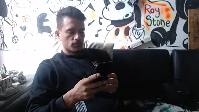 Snapshot of roystonee01 chatting on December 22, 2025, 1:11 pm roystonee01 online show from December 22, 2025, 1:11 pm