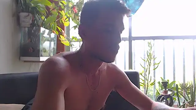 Snapshot of roystonee01 chatting on December 20, 2025, 2:31 pm roystonee01 online show from December 20, 2025, 2:31 pm