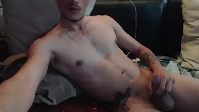 Snapshot of roystonee01 chatting on February 27, 2026, 10:48 am roystonee01 online show from February 27, 2026, 10:48 am