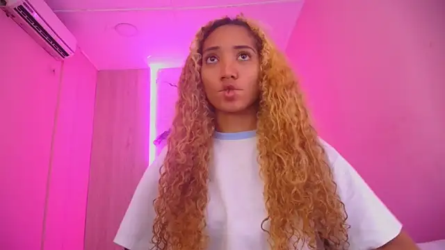 Snapshot of Charlotte_Love10 chatting on October 24, 2025, 11:42 am Charlotte Love10 online show from October 24, 2025, 11:42 am