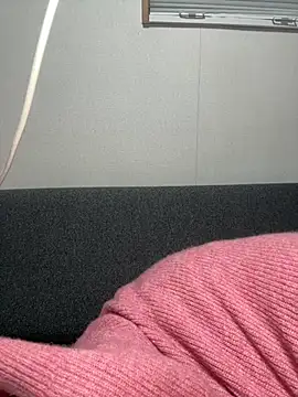 Snapshot of -x_MIU_x chatting on February 5, 2026, 10:11 am -x MIU x online show from February 5, 2026, 10:11 am