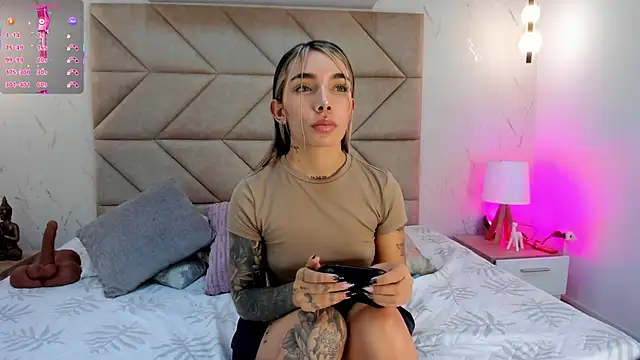 Mollymoon1 online show from November 22, 2025, 10:41 pm