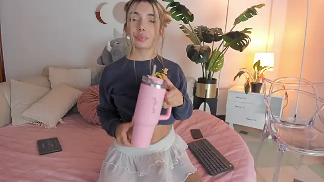 Mollymoon1 online show from February 12, 2026, 7:46 pm