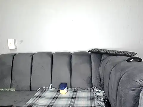 Pearl 00 online show from December 2, 2025, 10:22 pm