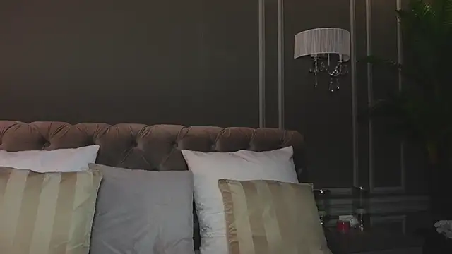 AnnieStylesx online show from October 18, 2025, 3:30 am