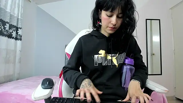 Snapshot of Camcrush__ chatting on March 3, 2025, 9:59 pm Camcrush online show from March 3, 2025, 9:59 pm