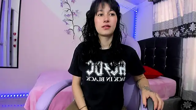 Snapshot of Camcrush__ chatting on October 15, 2025, 6:16 pm Camcrush online show from October 15, 2025, 6:16 pm