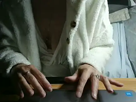 Snapshot of VeneRed chatting on May 18, 2026, 7:51 pm VeneRed online show from May 18, 2026, 7:51 pm