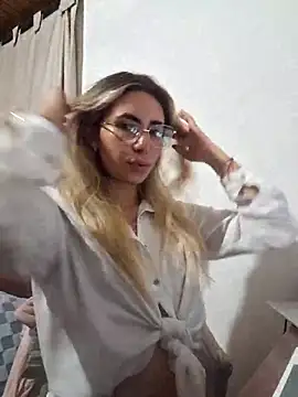 Scarlett Khan online show from February 3, 2025, 4:04 am