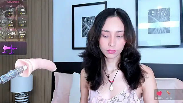 doll bella  online show from November 5, 2025, 7:50 pm