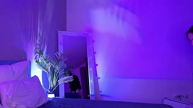 L1ittle kitty  online show from April 21, 2026, 5:47 am