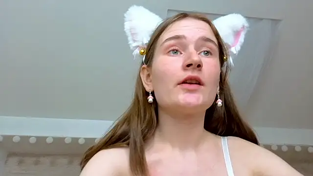 L1ittle kitty  online show from March 21, 2025, 5:45 pm