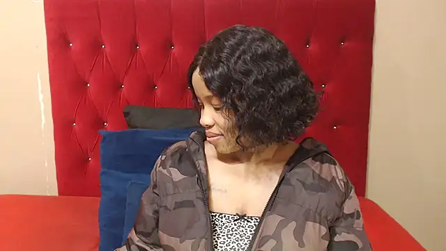 sexyboitypetite23 online show from September 21, 2025, 5:34 am