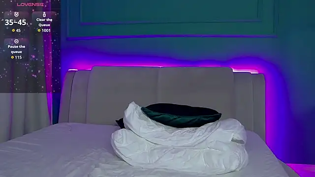 AllisonSky online show from April 14, 2026, 3:22 am