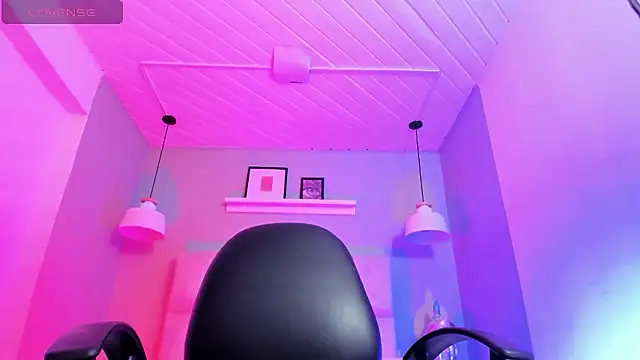 Lucy Williiams online show from January 14, 2026, 7:28 pm