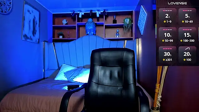 Lucy Williiams online show from December 5, 2025, 11:53 am