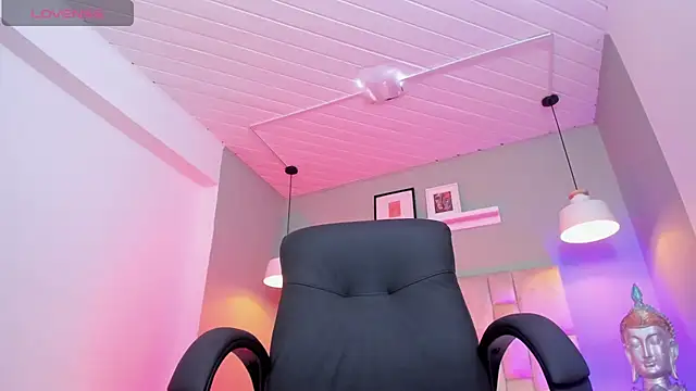 Snapshot of Lucy_Williiams chatting on February 25, 2026, 7:03 pm Lucy Williiams online show from February 25, 2026, 7:03 pm