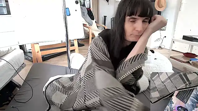 Snapshot of CeriseLapine chatting on February 4, 2026, 11:05 am CeriseLapine online show from February 4, 2026, 11:05 am