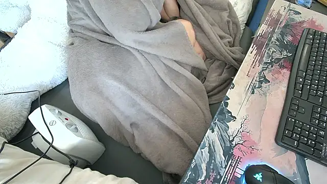 Snapshot of CeriseLapine chatting on February 19, 2026, 9:50 am CeriseLapine online show from February 19, 2026, 9:50 am