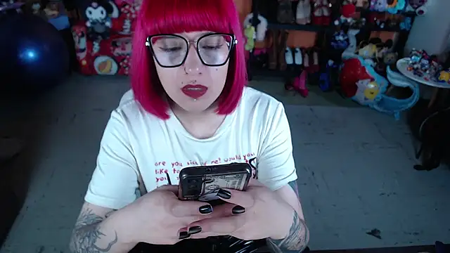 MissMiia2 online show from November 26, 2025, 9:15 pm