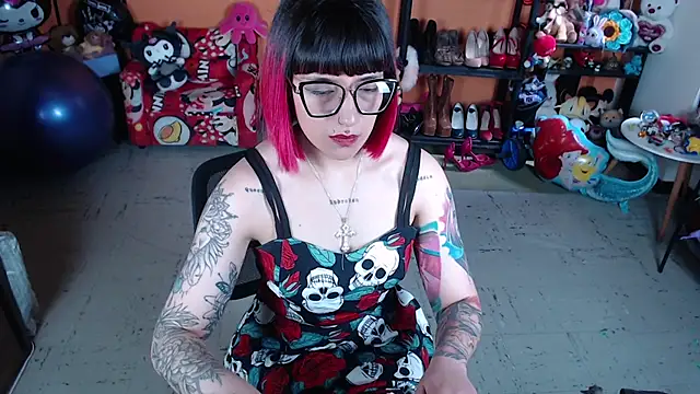 MissMiia2 online show from November 12, 2025, 1:59 pm