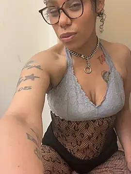 Princess Desirae online show from May 19, 2026, 6:09 am