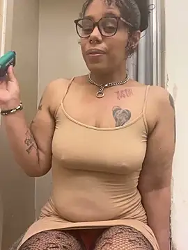 Princess Desirae online show from May 17, 2026, 5:29 am